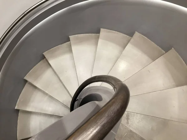 Blick auf die Wendeltreppe — Stockfoto