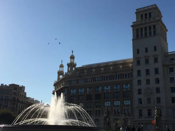 Sunny Placa Catalunya en Barcelona — Foto de Stock