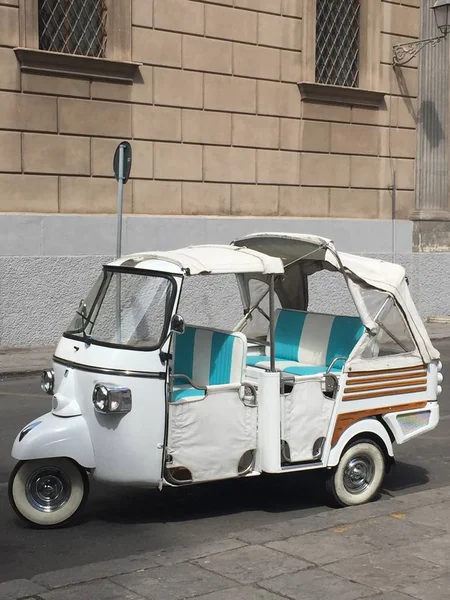 Auto d'epoca a Palermo — Foto Stock