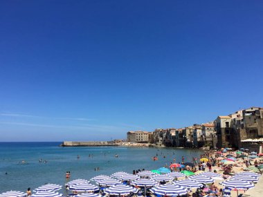 Cefalu kıyı şeridi manzarası