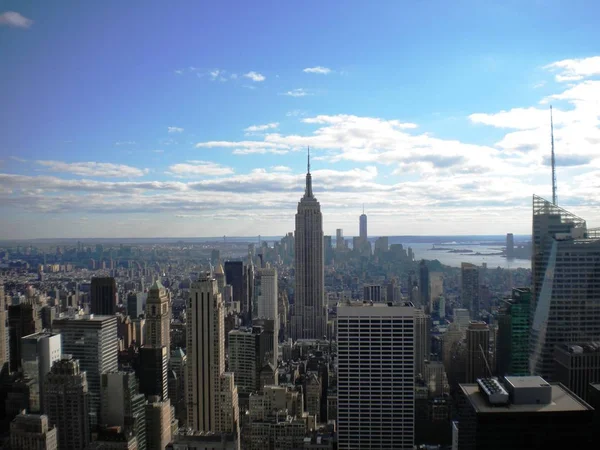 Blick auf die unteren Manhattan-Wolkenkratzer — Stockfoto