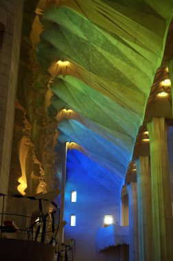 Windows, renkler ve Barcelona Sagrada Familia iç ışık Oyunlar