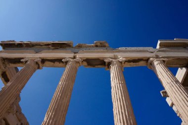 gökyüzünde sütunlar