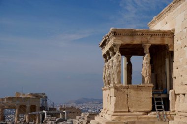 Atina'da Caryatids üzerinden görünüm