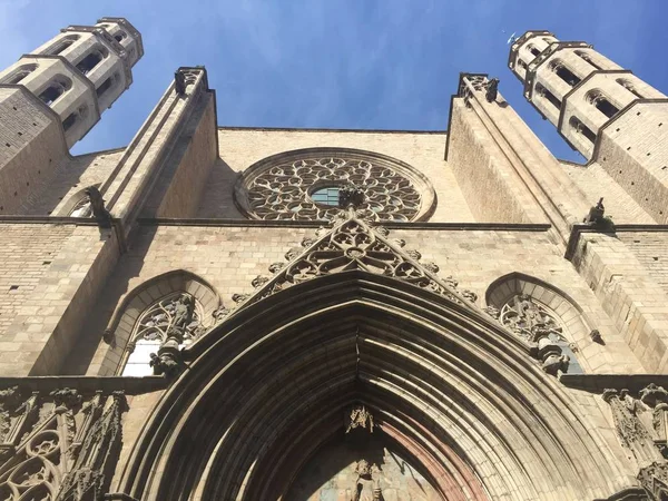Se över Santa Maria del Mar kyrkan i Barcelona — Stockfoto