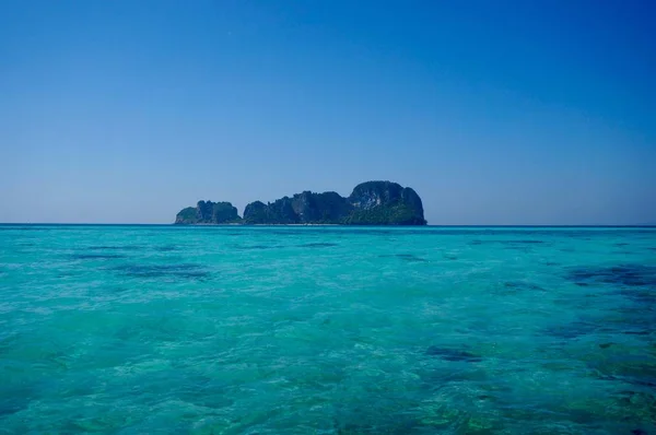 Wyspa w niebieski — Zdjęcie stockowe