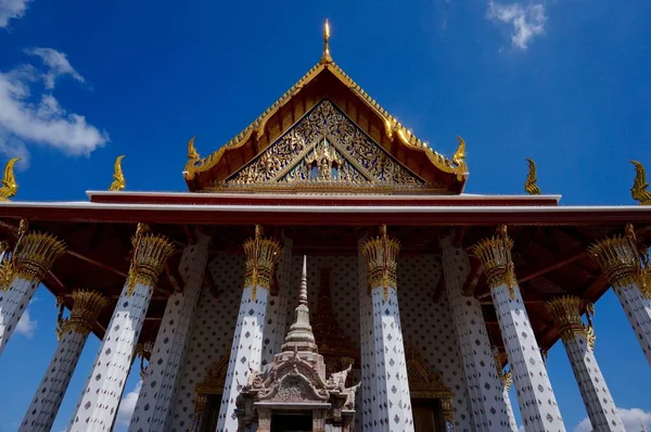 Kolommen en architectuur aan de Wat Arun tempel in Bangkok — Stockfoto