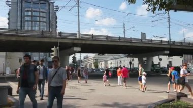 İtalyan hayat insanlar Moskova sokaklarında yürüyüş