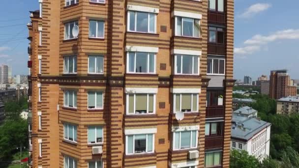 Apartment building brick color in the city in the summer — Stock Video