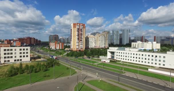 Architectuur, straten en appartementen luchtfoto in Moskou — Stockvideo