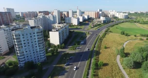 Arquitetura Aérea, Ruas Estradas e apartamentos em Moscou — Vídeo de Stock