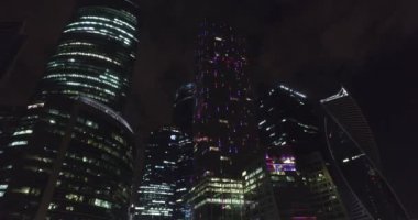 Hava çekim gece iş ofis binaları Moskova geceleri