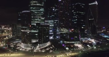 Hava çekim gece iş ofis binaları Moskova geceleri