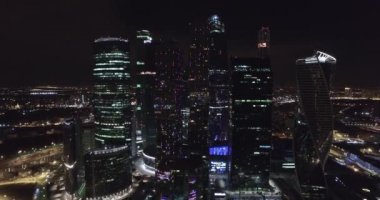 Hava çekim gece iş ofis binaları Moskova geceleri