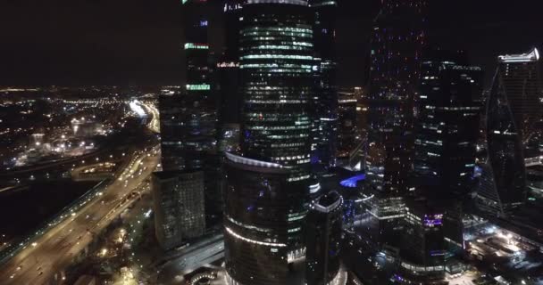 夜间在莫斯科的空中拍摄夜间商务办公楼 — 图库视频影像