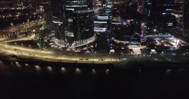 夜间在莫斯科的空中拍摄夜间商务办公楼 — 图库视频影像