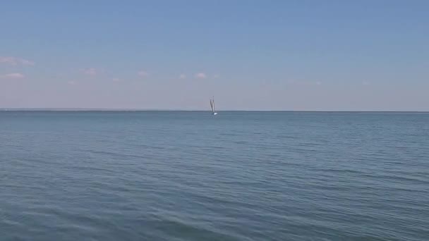 A sailing ship and waves of the ocean — Stock Video