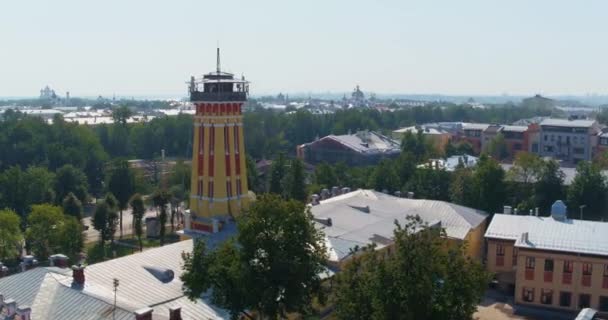 Luchtfoto van wijkgebouwen in Yaroslavl — Stockvideo