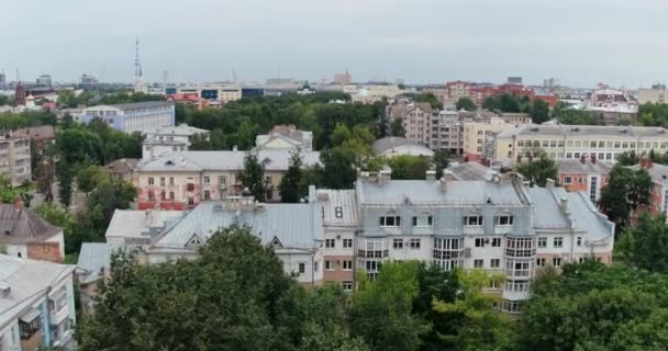 Vista aérea de los edificios del distrito en Yaroslavl — Vídeos de Stock