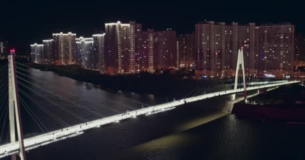 Aerial night Pavshinsky bridge with pedestrians — Stock Video