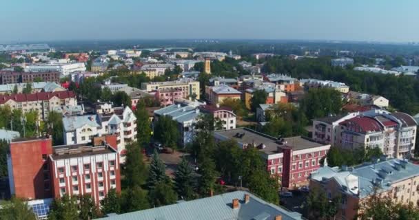 Flygfoto över distriktsbyggnader i Jaroslavl — Stockvideo