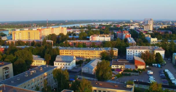 Vue aérienne des bâtiments du quartier de Yaroslavl — Video
