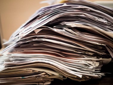 Kağıt yığını yan görünüm.