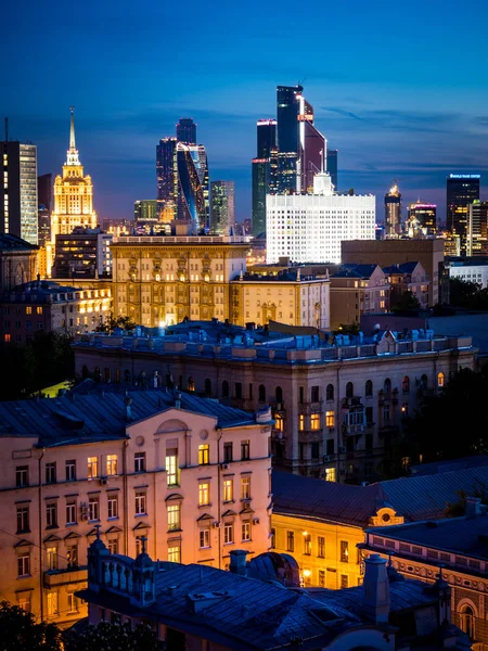 Nocny biznes budynek Moskwa miasto Zdjęcia Stockowe bez tantiem