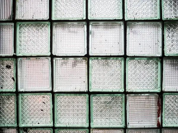Vidrio del patrón de plazas de un edificio abandonado —  Fotos de Stock