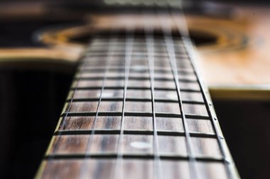 Akustik gitar teli