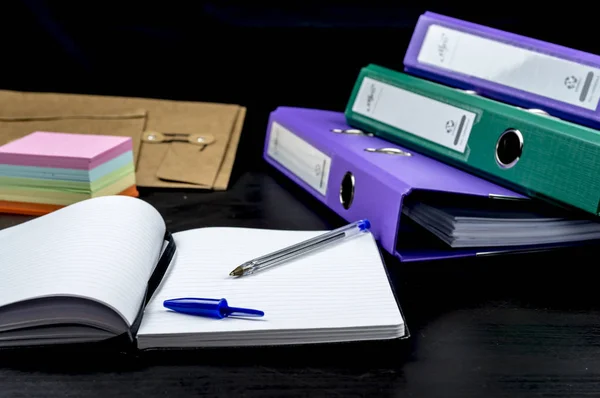 Defter ve kağıt üstünde okul sırası