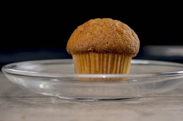 Mini-Muffin in Glasplatte — Stockfoto