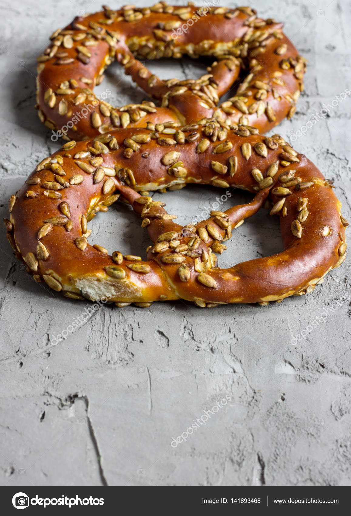 Brezel Mit Sonnenblumenkernen