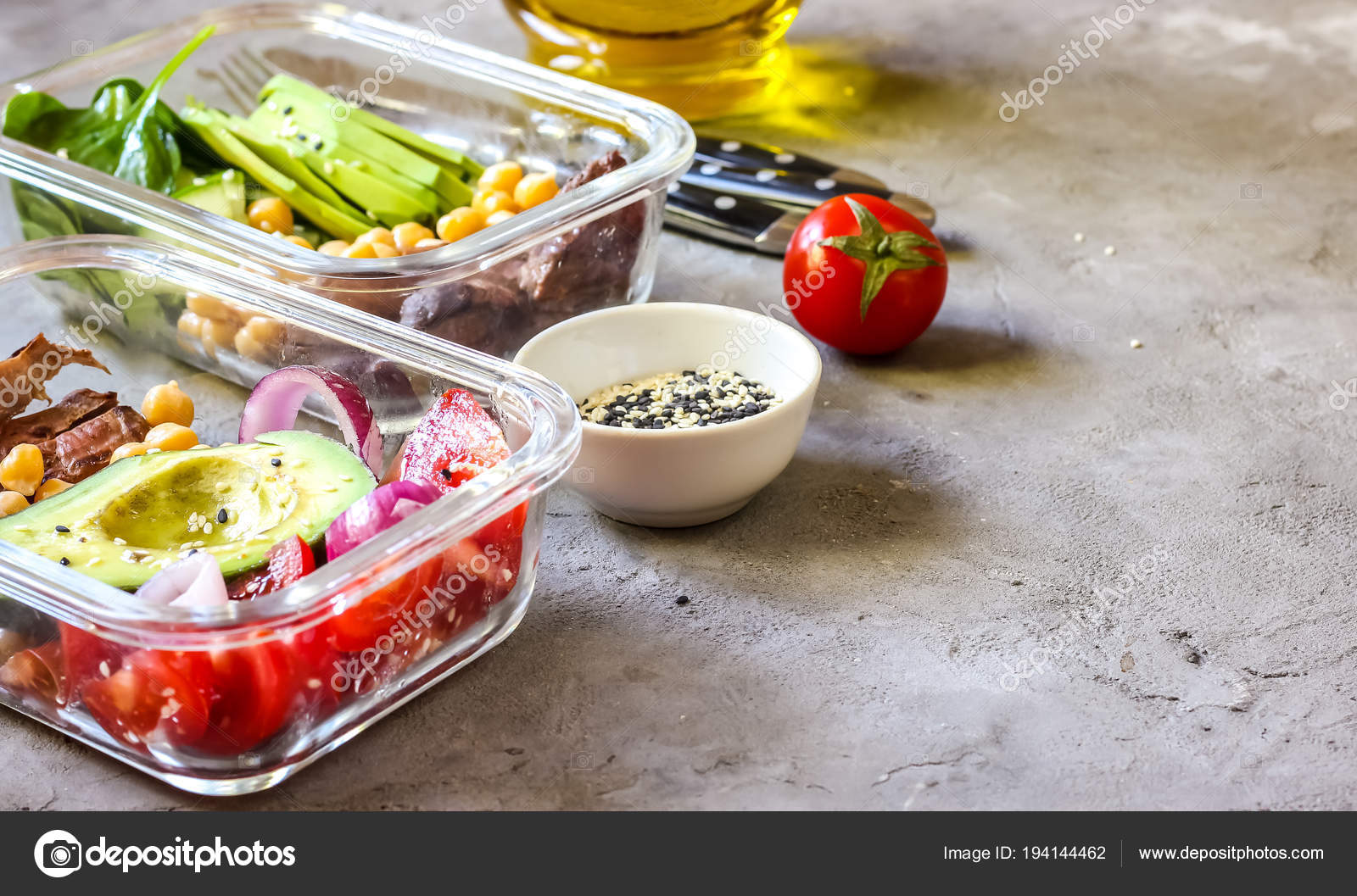 Healthy meal prep containers with chickpeas, goose meat — Stock Photo