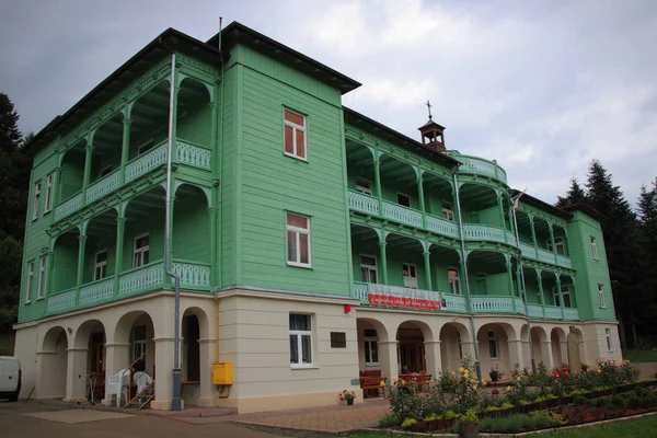 Nazareth Sisters dan 1929 yılında Komacza (Polonya, Bieszczady), manastır yerleştirin, Kardinal Stefan Wyszynski toplama yıllarda 1955-1956.