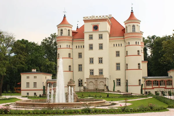 Palacio en Wojanow cerca de Jelenia Gora (Polonia ). — Foto de Stock