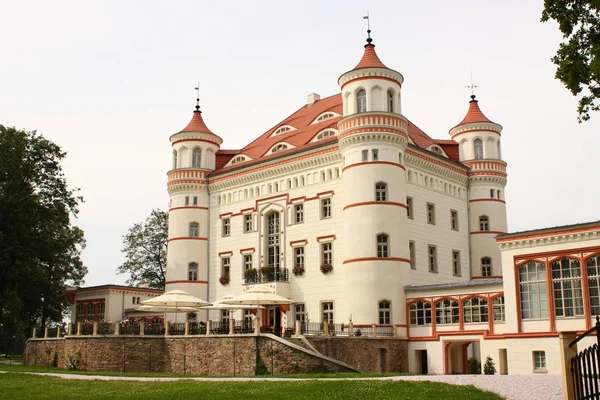 Palác v Wojanow poblíž Jelenia Góra (Polsko). — Stock fotografie