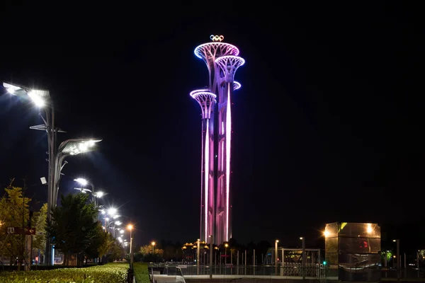 オリンピックの選手村駅と放送タワー — ストック写真