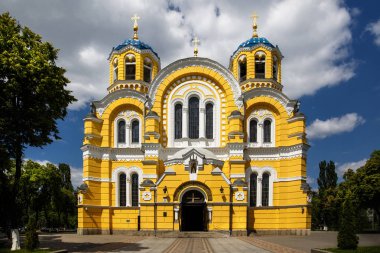 Kubbe ile Kiev St. Vladimir Katedrali, haçlar