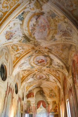 Bir eski İtalyanca villada boyalı kubbe