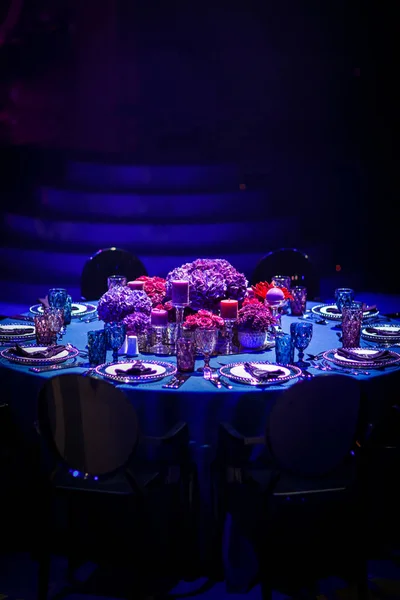 Conjunto de mesa para la boda u otra cena de evento abastecido —  Fotos de Stock