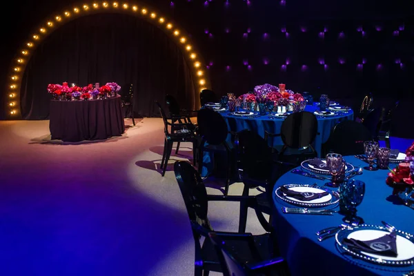 Tables pour le mariage ou un autre dîner d'événement traiteur — Photo