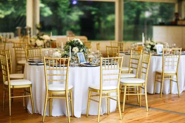 Tables sets for wedding or another catered event dinner — Stock Photo, Image