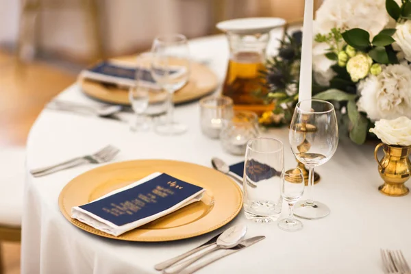 Table set for wedding or another catered event dinner — Stock Photo, Image
