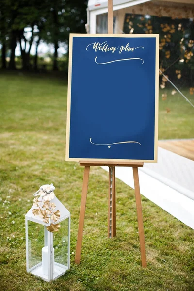 Hermosa elegante elegante lista de mesa de invitados boda — Foto de Stock