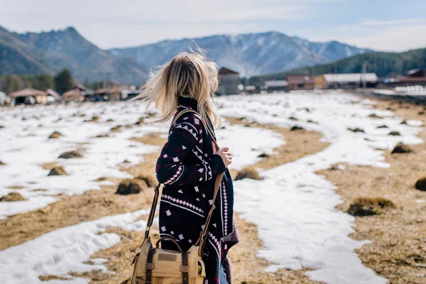 Girl in jumper in mountain area — Stock Photo, Image