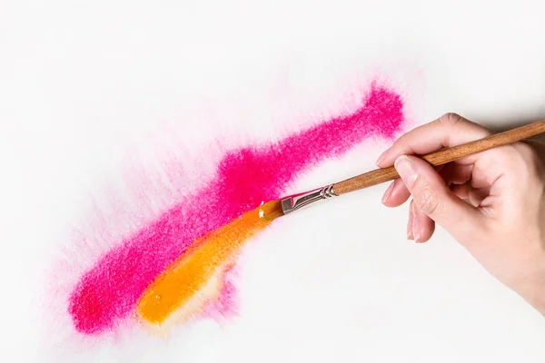 Vrouwelijke Hand Schilderij Roze Wit Papier — Stockfoto