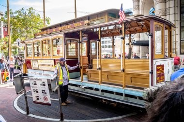 San Francisco, California - 21 Ağustos 2019: San Francisco 'nun eşsiz bir taşımacılığı.
