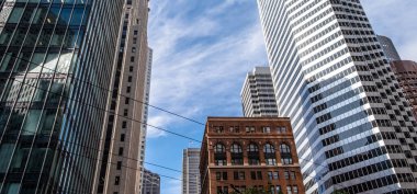Yazın San Francisco 'da gökdelenler. Modern Ofis Binaları, Kaliforniya.