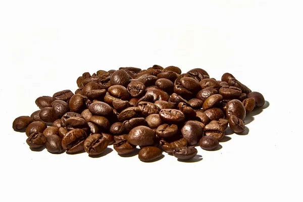 Arabica Robusta Koffiebonen Een Witte Achtergrond — Stockfoto